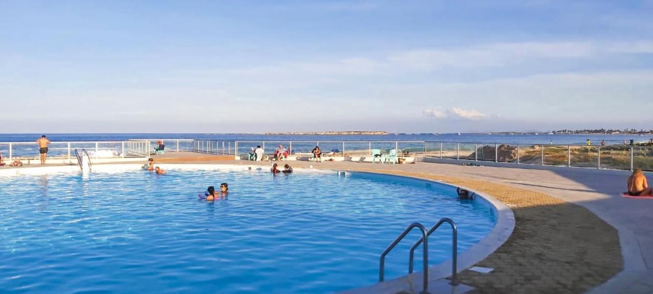 Front Line Unit 520 Ft2 - 48 M2, On Second Floor, Stunning Ocean View Apartment Cul de Sac Exterior foto